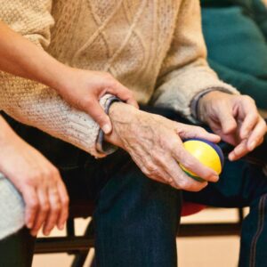 Finanse osobiste dla seniorów: Jak zarządzać kredytami i oszczędnościami