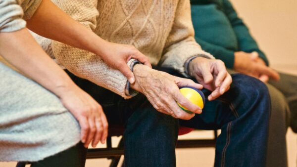 Finanse osobiste dla seniorów: Jak zarządzać kredytami i oszczędnościami